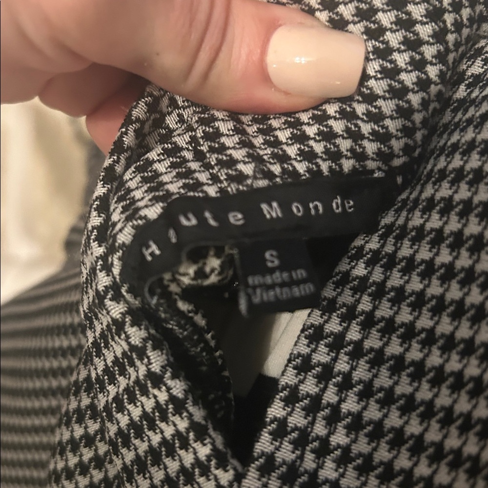 ❌Sold ❌ Black and White Checkered Button-Up Romper haute Monde - Picture 5 of 5